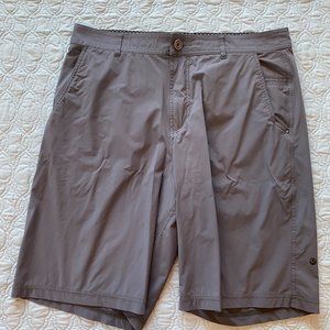 Lululemon Men’s Grey Shorts (Large)